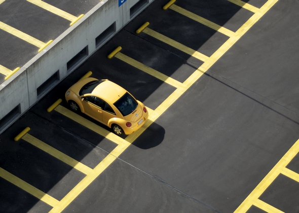 como-influye-en-color-del-coche-en-la-siniestralidad-en-carretera-coche-amarillo